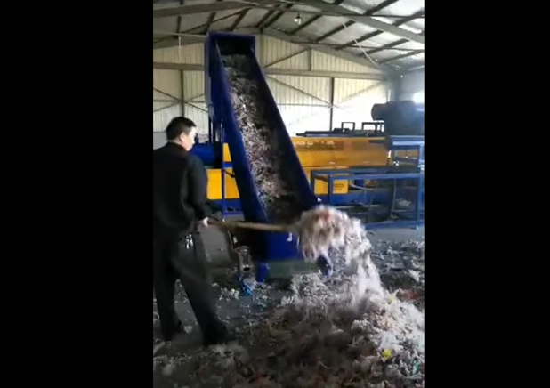 Máquina de moldeo por extrusión de plástico de reciclaje de doble estación en un solo paso