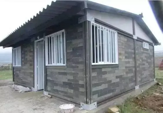 Solución para casas de plástico de desecho